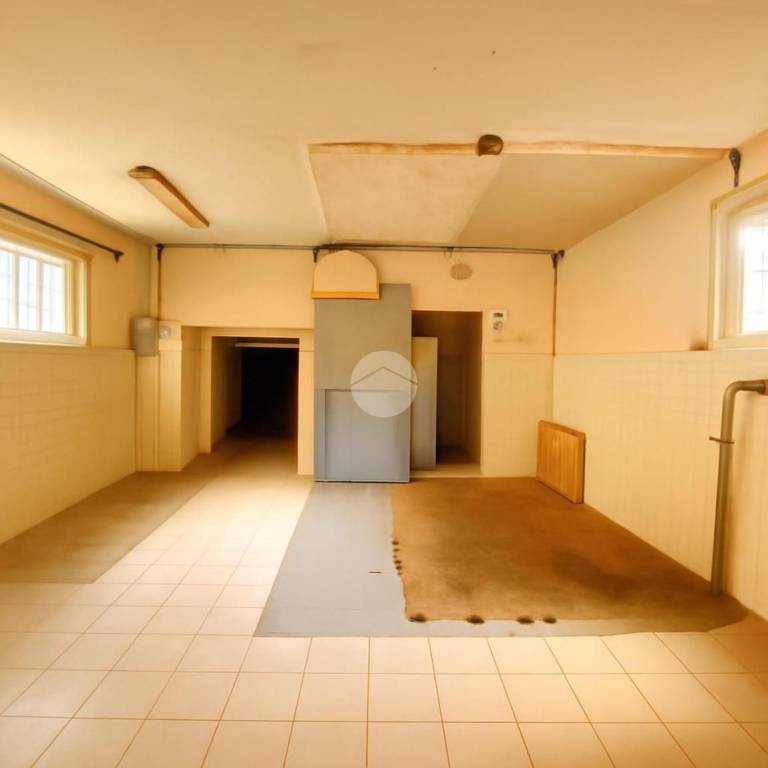 negozio in vendita a Bergamo in zona Campagnola