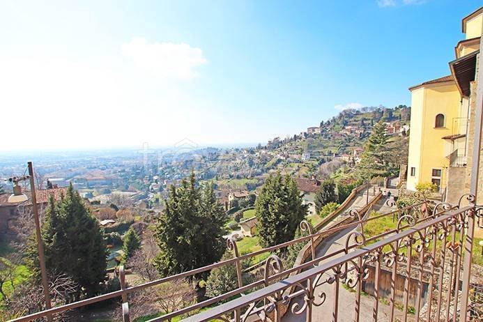 casa indipendente in vendita a Bergamo in zona Città Alta
