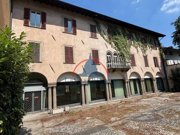 intera palazzina in vendita a Bergamo in zona Borgo Pignolo