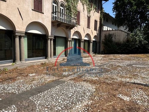 intera palazzina in vendita a Bergamo in zona Borgo Pignolo