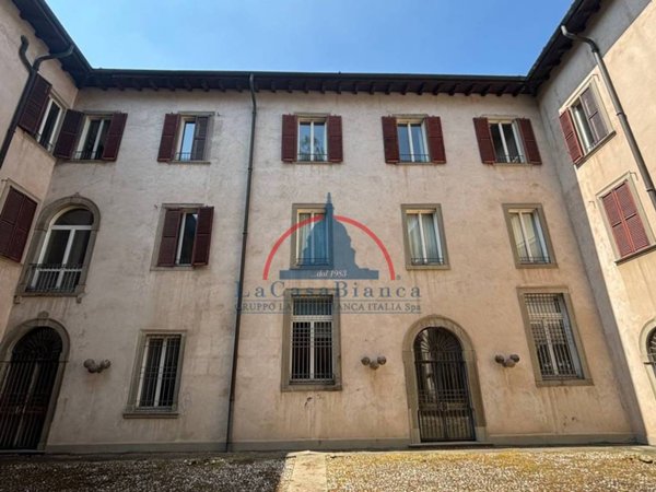 intera palazzina in vendita a Bergamo in zona Borgo Pignolo