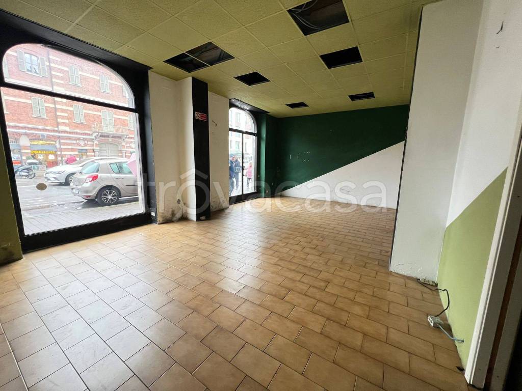 negozio in vendita a Bergamo in zona Borgo Palazzo