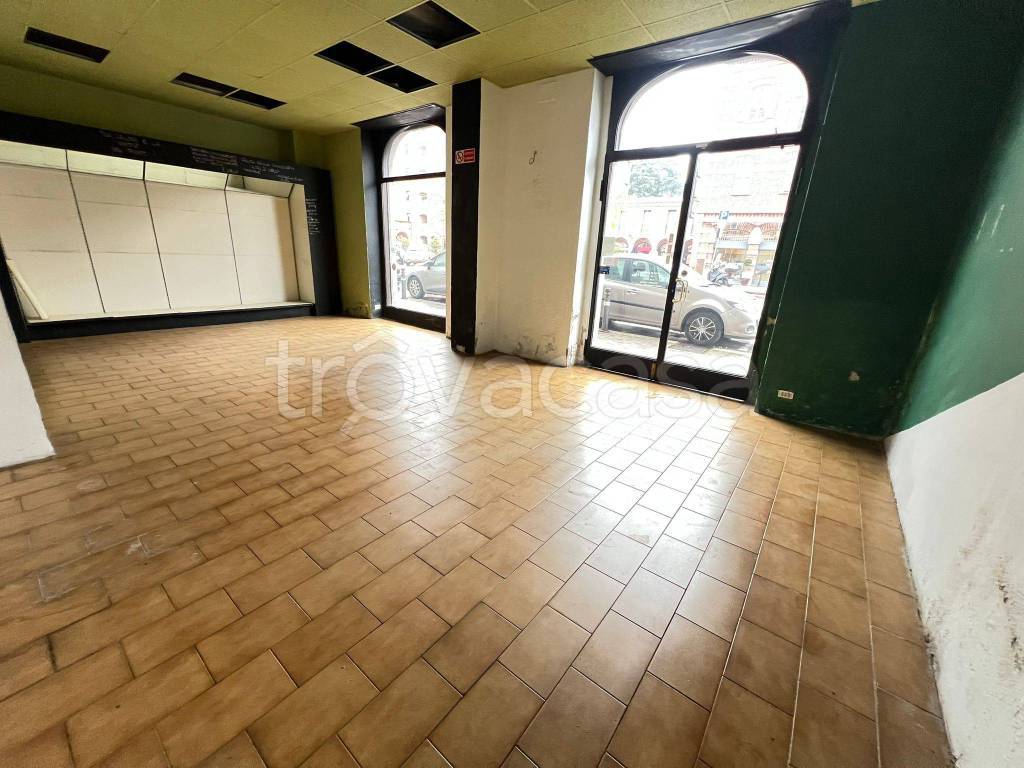 negozio in vendita a Bergamo in zona Borgo Palazzo