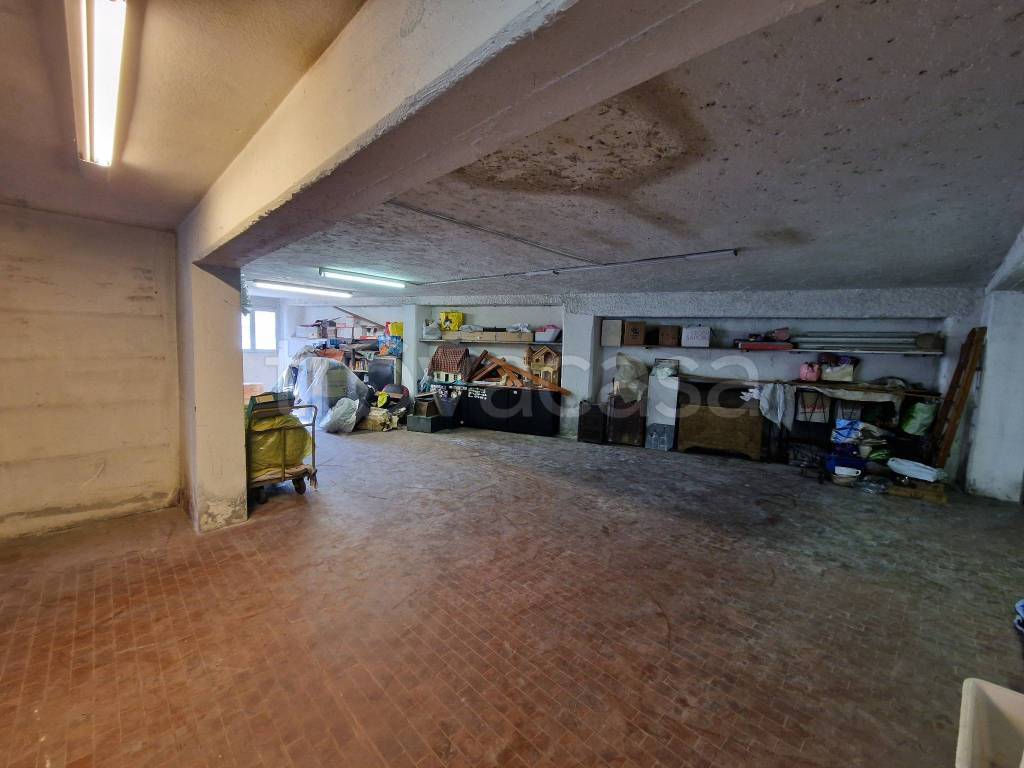 locale commerciale in vendita a Bergamo in zona Conca Fiorita