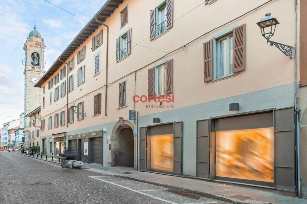 negozio in vendita a Bergamo in zona Borgo Palazzo