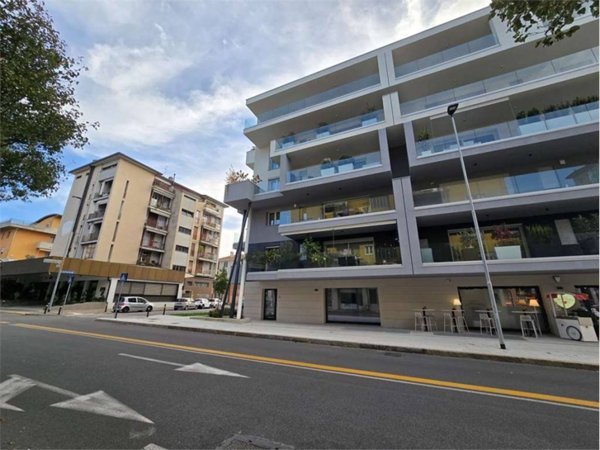 negozio in vendita a Bergamo in zona Redona