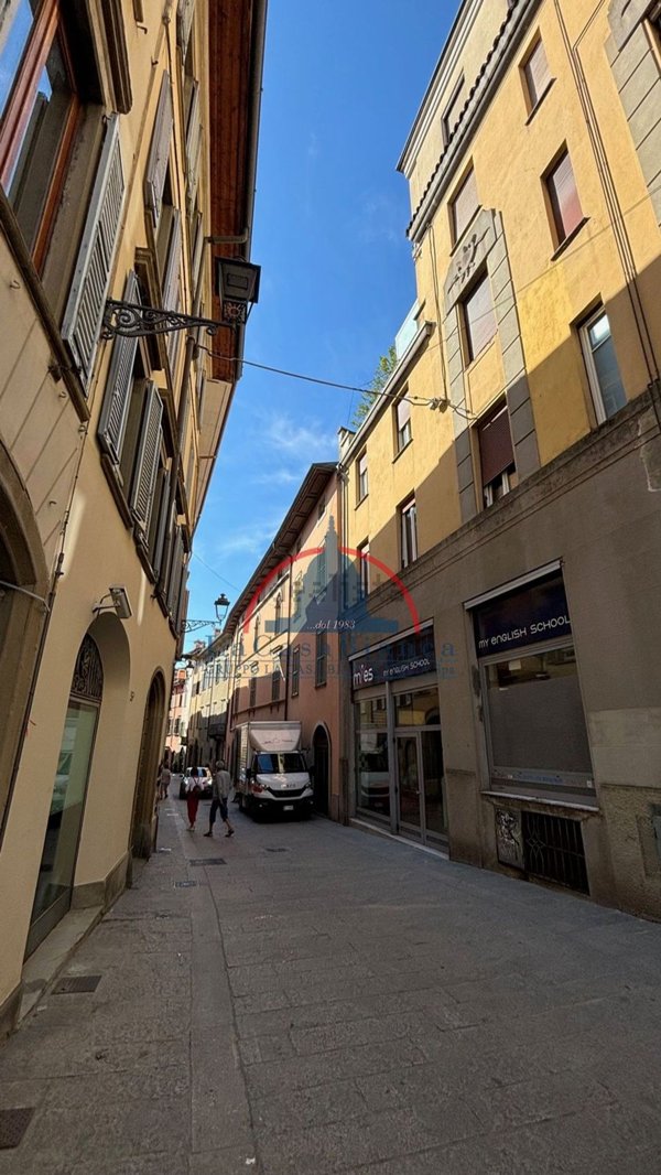 ufficio in vendita a Bergamo in zona Borgo Pignolo