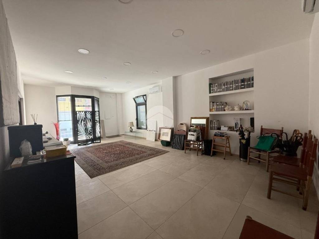 negozio in vendita a Bergamo in zona Borgo Palazzo