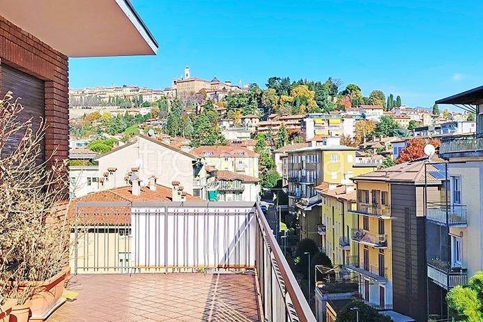 appartamento in vendita a Bergamo in zona Città Alta