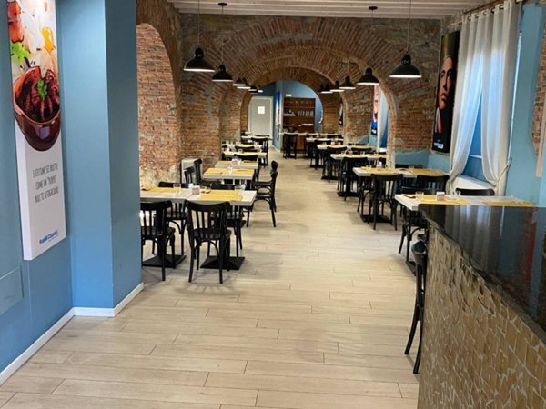 negozio in vendita a Bergamo in zona Borgo Palazzo