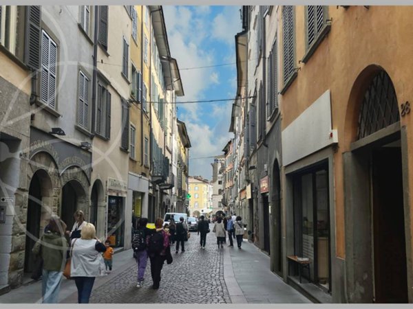 negozio in vendita a Bergamo in zona Città Alta