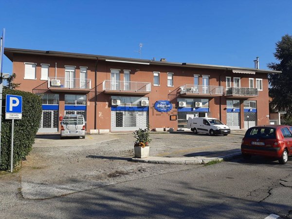 negozio in vendita a Bergamo in zona Colognola