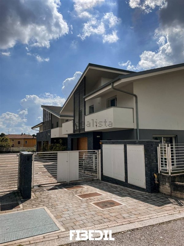 casa indipendente in vendita a Bergamo in zona Valtesse/Valverde