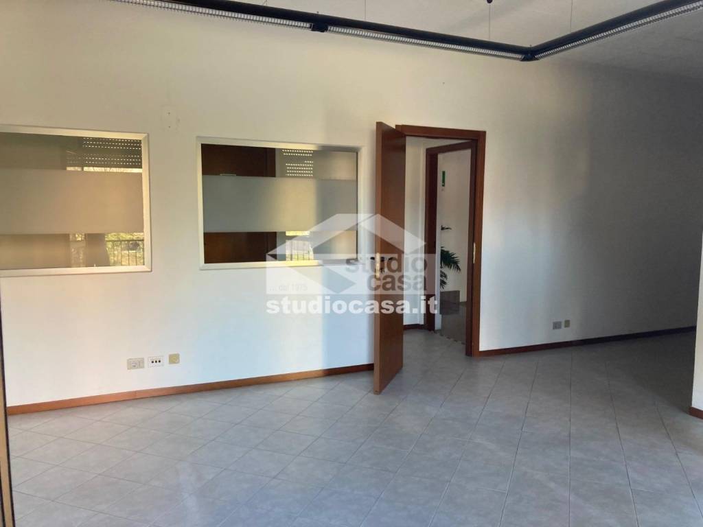 locale commerciale in vendita a Bergamo in zona Bergamo Centro