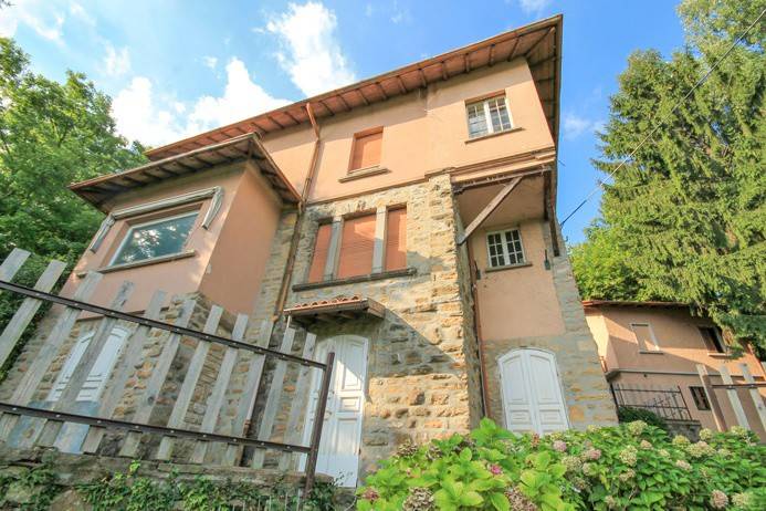 casa indipendente in vendita a Bergamo in zona Città Alta