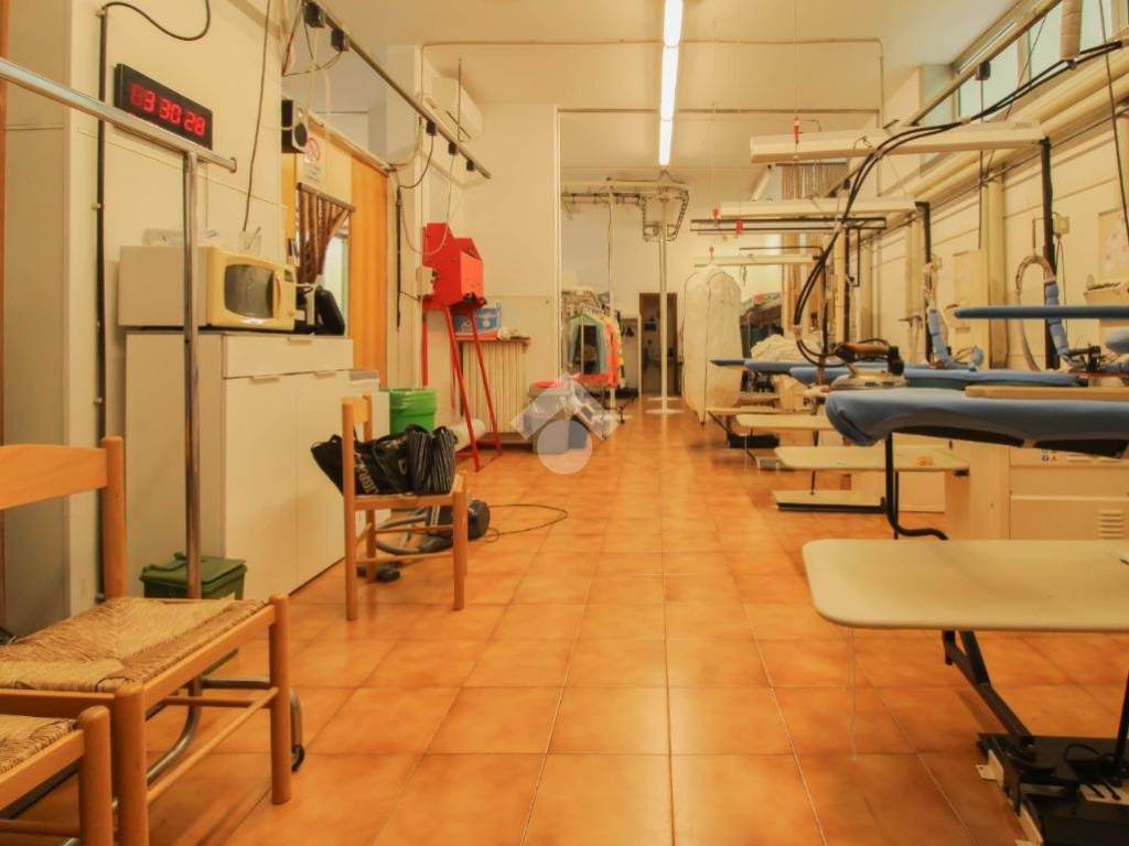 negozio in vendita a Bergamo in zona Monterosso