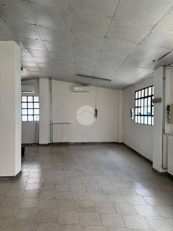 negozio in vendita a Bergamo in zona Borgo Palazzo