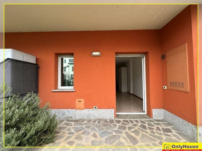 ufficio in vendita a Bergamo in zona Redona