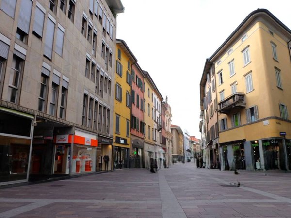 negozio in vendita a Bergamo in zona Borgo Palazzo