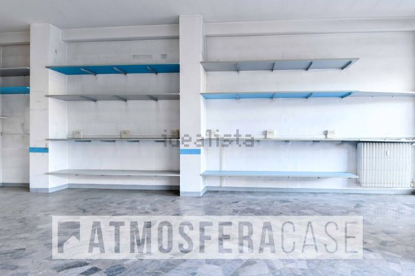 locale commerciale in vendita a Bergamo in zona Conca Fiorita