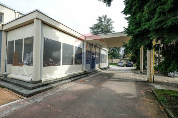 negozio in vendita a Bergamo in zona Redona