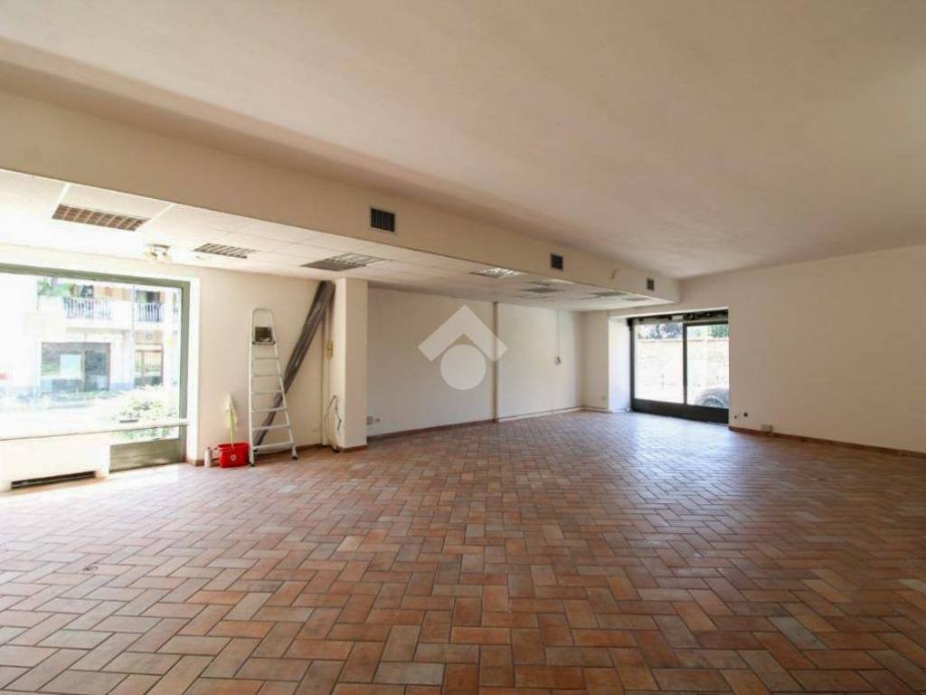 negozio in vendita a Bergamo in zona Canovine
