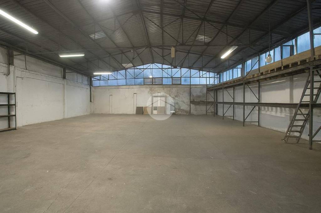 locale commerciale in vendita a Bergamo in zona Campagnola