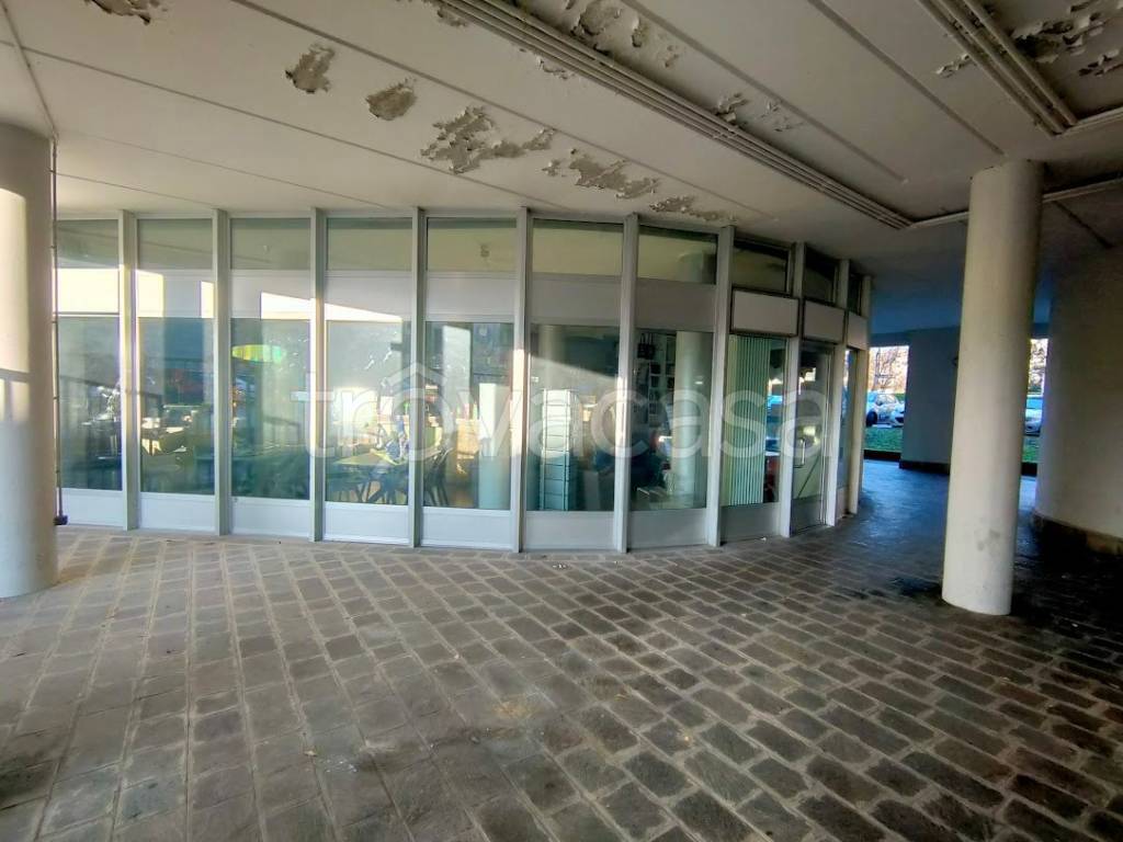 negozio in vendita a Bergamo in zona Canovine