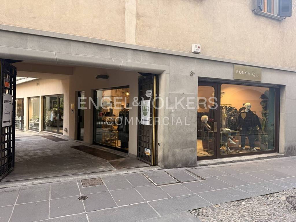 negozio in vendita a Bergamo in zona Borgo Palazzo