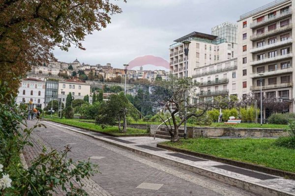 negozio in vendita a Bergamo in zona Borgo Palazzo
