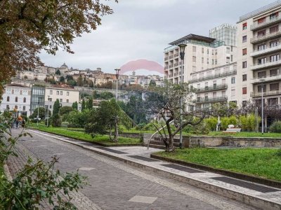 negozio in vendita a Bergamo in zona Borgo Palazzo