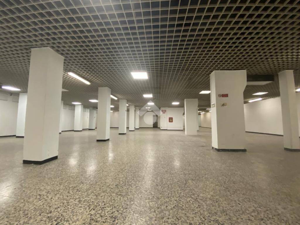 negozio in vendita a Bergamo in zona Bergamo Centro