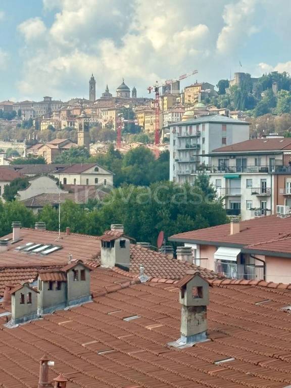 appartamento in vendita a Bergamo in zona Borgo Palazzo