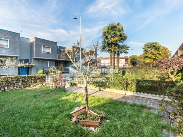 casa indipendente in vendita a Bergamo in zona Colognola