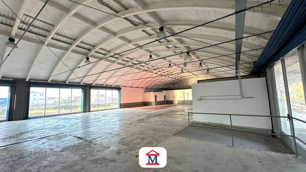 locale commerciale in vendita a Bergamo in zona Canovine