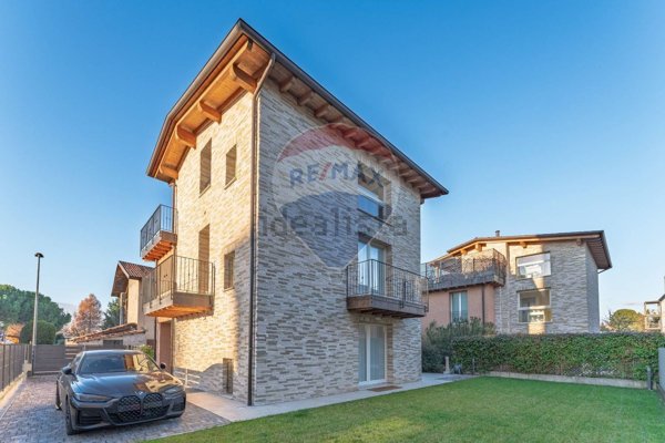 casa indipendente in vendita a Bergamo in zona Canovine