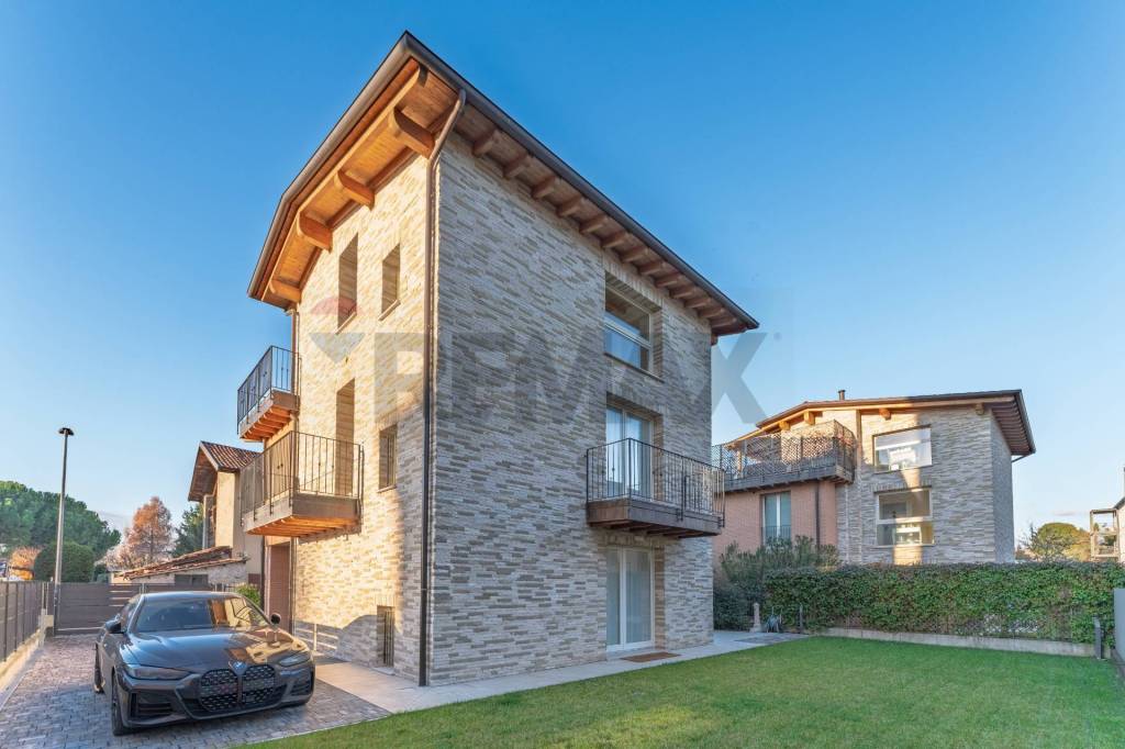 casa indipendente in vendita a Bergamo in zona Canovine