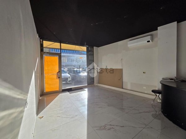 negozio in vendita a Bergamo in zona Bergamo Centro