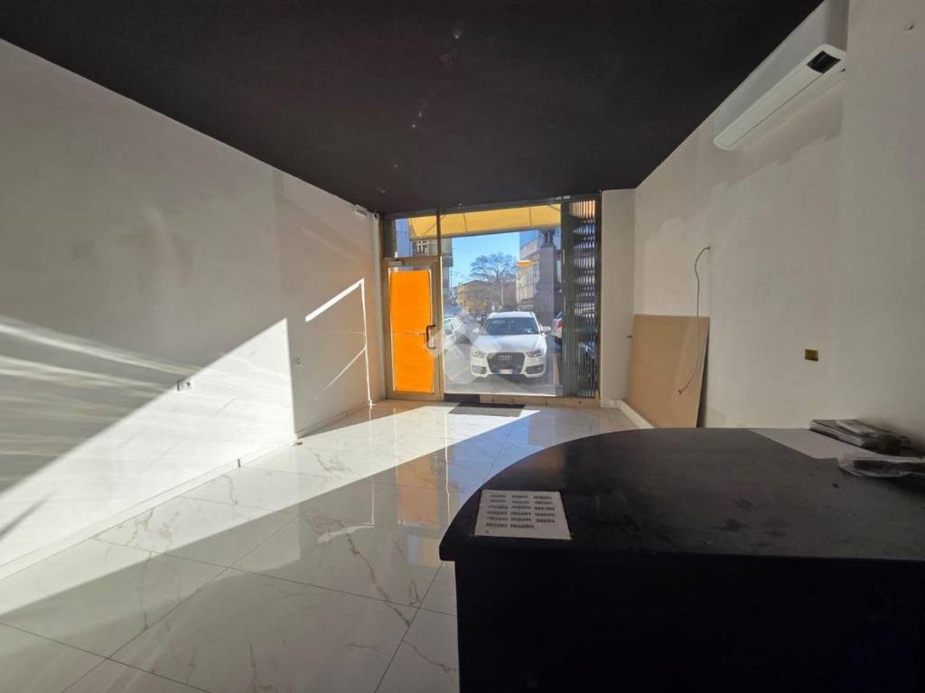 negozio in vendita a Bergamo in zona Bergamo Centro