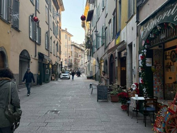 negozio in vendita a Bergamo in zona Borgo Palazzo