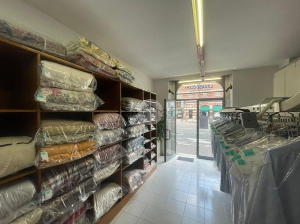 negozio in vendita a Bergamo in zona Borgo Palazzo