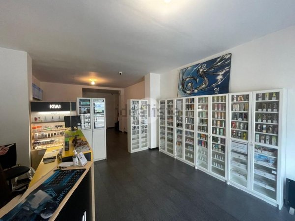 negozio in vendita a Bergamo in zona Borgo Palazzo