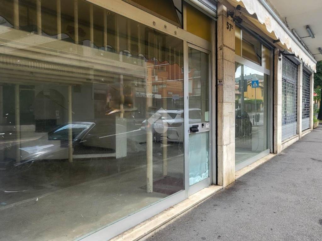 negozio in vendita a Bergamo in zona Borgo Palazzo