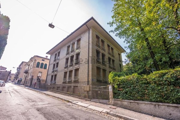 appartamento in vendita a Bergamo in zona Città Alta