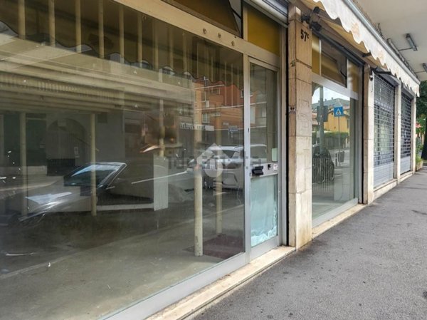 negozio in vendita a Bergamo in zona Loreto