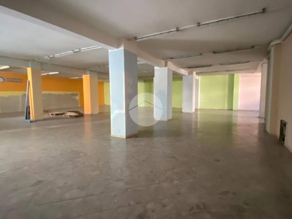 negozio in vendita a Bergamo in zona Borgo Palazzo