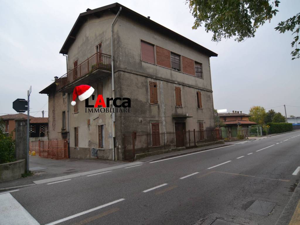 intera palazzina in vendita a Bergamo in zona Redona