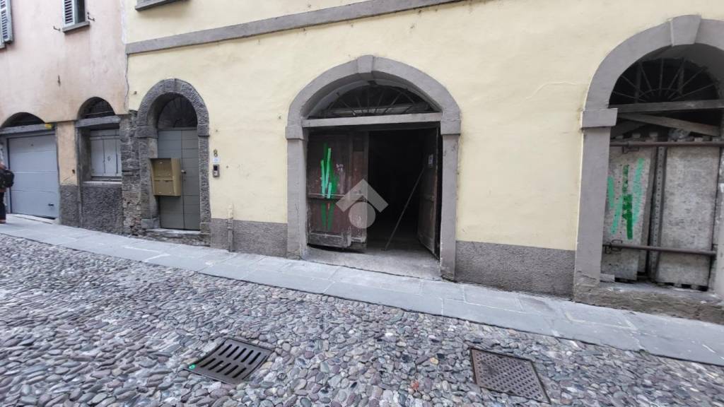 locale di sgombero in vendita a Bergamo in zona Borgo Pignolo