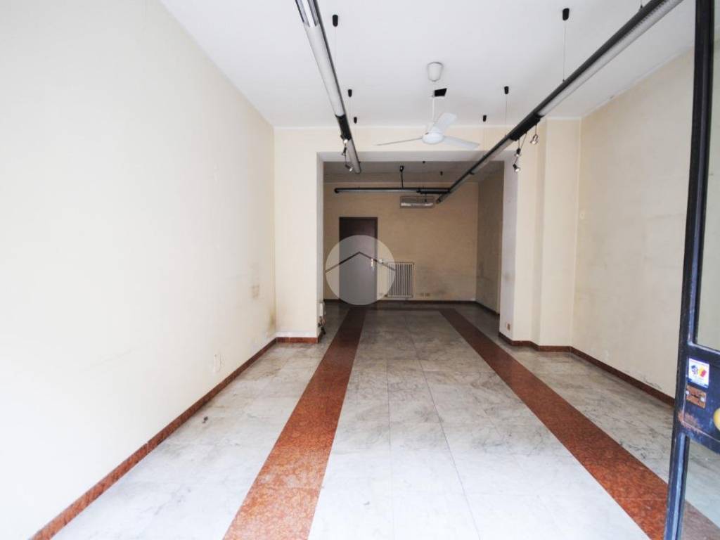 negozio in vendita a Bergamo in zona Borgo Palazzo