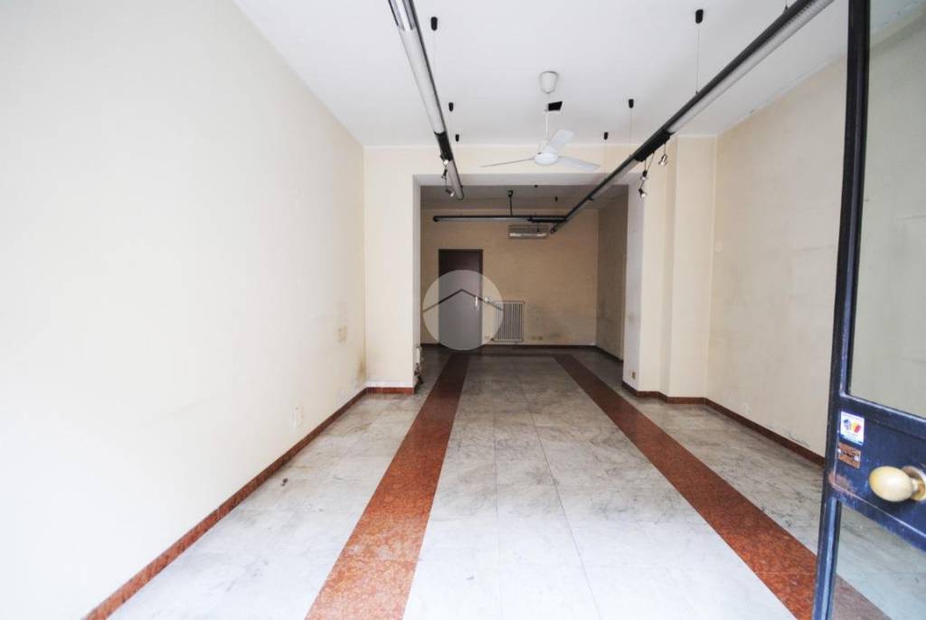 negozio in vendita a Bergamo in zona Borgo Palazzo